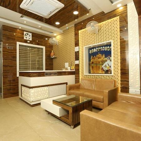 Om Sai B&B Amritsar Bagian luar foto